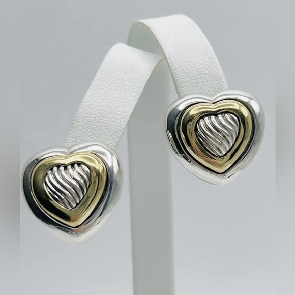 David Yurman Heart Sculpted
Earrings With 18k Gold - Picture 5 of 9